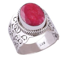 Hõbesõrmus - rubiiniga lai filigraanne